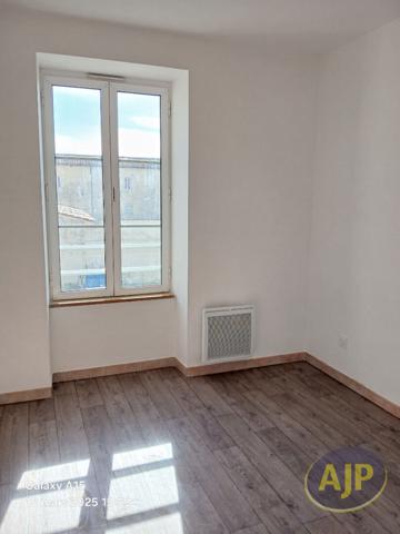 Location appartement Saint Jean D Angely : 600 € - AJP Immobilier Saintes