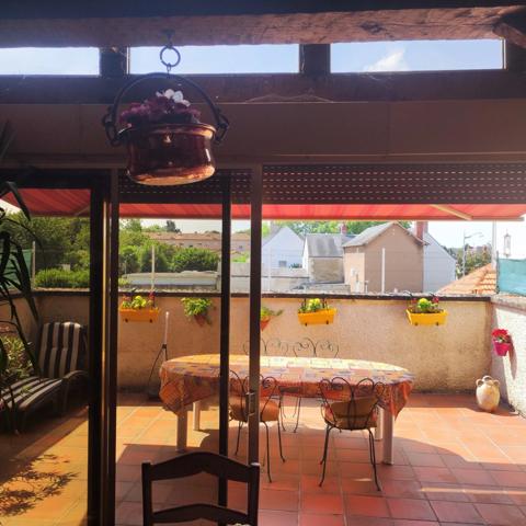 Maison à vendre de 166 m2 ,de 9 pièces pièces, proche des commerces, école, à CHATELLERAULT (86)