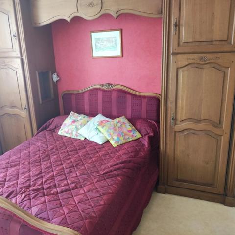 Maison à vendre de 166 m2 ,de 9 pièces pièces, proche des commerces, école, à CHATELLERAULT (86)