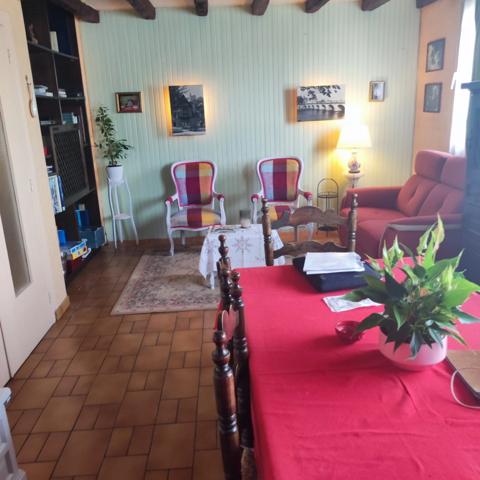 Maison à vendre de 166 m2 ,de 9 pièces pièces, proche des commerces, école, à CHATELLERAULT (86)