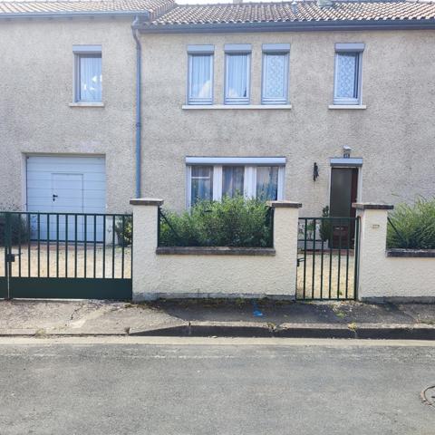 Maison à vendre de 166 m2 ,de 9 pièces pièces, proche des commerces, école, à CHATELLERAULT (86)