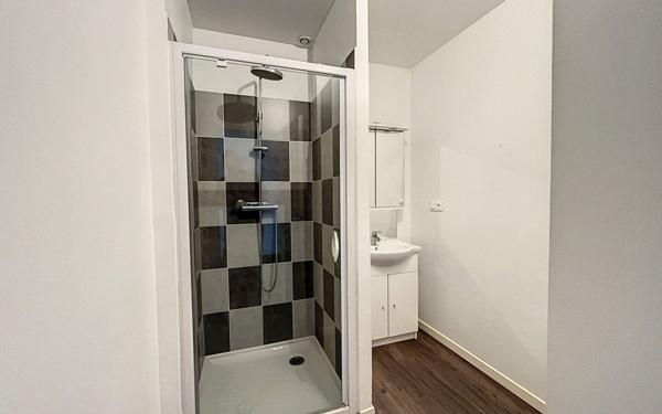 Appartement à louer    3 pièces •  Cuts