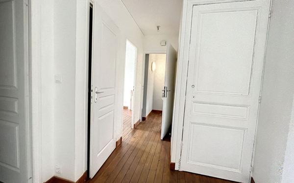 Appartement à louer    3 pièces •  Cuts