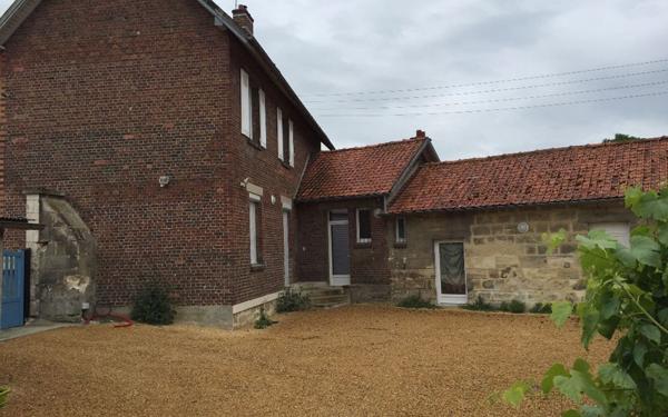 Appartement à louer    3 pièces •  Cuts