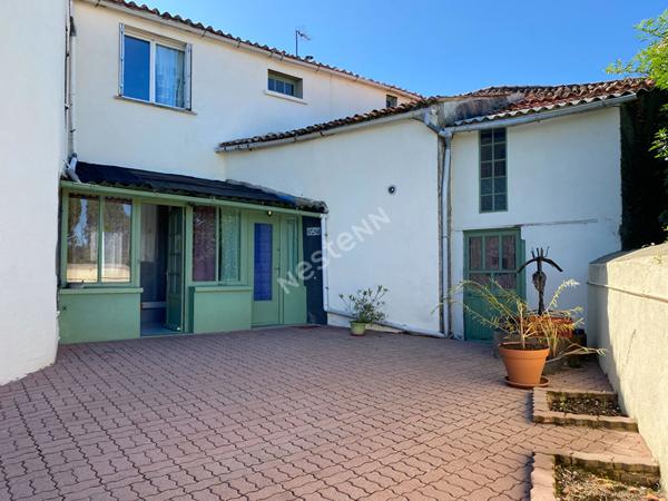 Maison principale de 151m² et 2nd maison de 96m² sur la commune de Geay