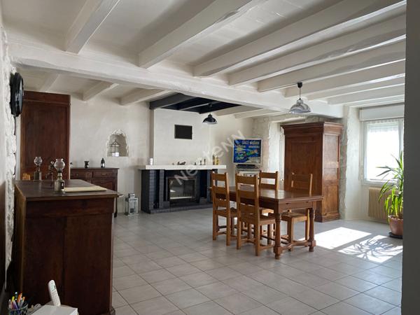 Maison principale de 151m² et 2nd maison de 96m² sur la commune de Geay