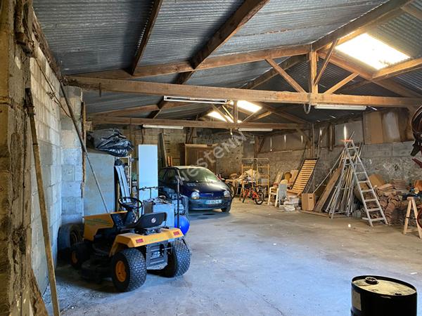 Maison principale de 151m² et 2nd maison de 96m² sur la commune de Geay