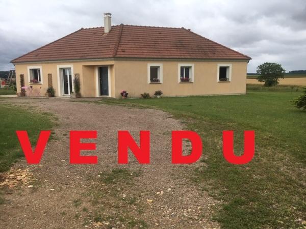 Étréchy (18800) Maison Récente 6 pièces de 122m2 de Plein-pied + Double Garage de 80m2