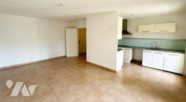 Appartement T3 DE 68,29 m² en rdc + terrasse de 25 m² + jardin de 190 m² en bon état AIX la Duranne