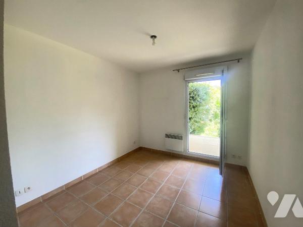 Appartement T3 DE 68,29 m² en rdc + terrasse de 25 m² + jardin de 190 m² en bon état AIX la Duranne