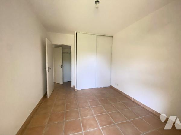 Appartement T3 DE 68,29 m² en rdc + terrasse de 25 m² + jardin de 190 m² en bon état AIX la Duranne