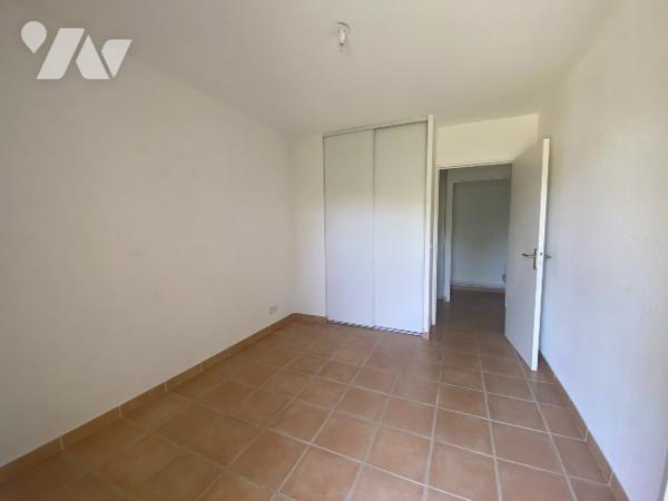 Appartement T3 DE 68,29 m² en rdc + terrasse de 25 m² + jardin de 190 m² en bon état AIX la Duranne