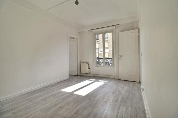 À DEUX PAS DE PARIS MÉTRO ET COMMERCES AU PIED DE L'IMMEUBLE