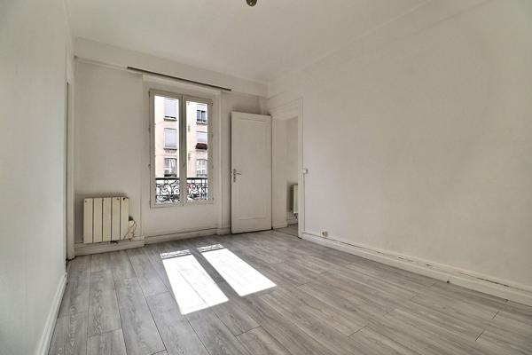 À DEUX PAS DE PARIS MÉTRO ET COMMERCES AU PIED DE L'IMMEUBLE
