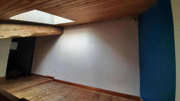 Maison à Cisse 6 pièce(s) 142 m2 environ avec COUR , GARAGE et GRANGE