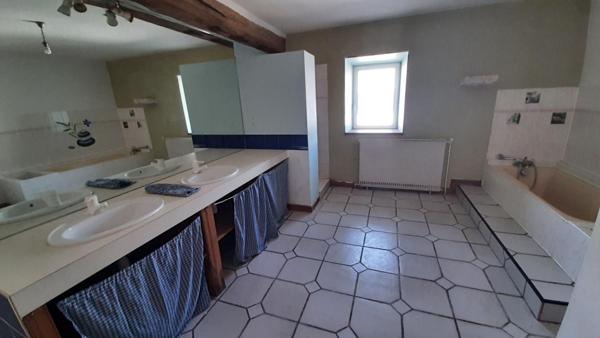 Maison à Cisse 6 pièce(s) 142 m2 environ avec COUR , GARAGE et GRANGE