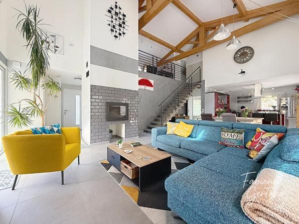 SOLLIES-TOUCAS! Maison contemporaine avec piscine et garage de74m2