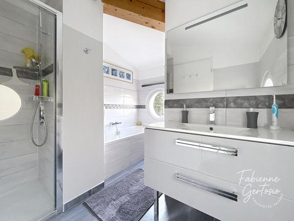 SOLLIES-TOUCAS! Maison contemporaine avec piscine et garage de74m2