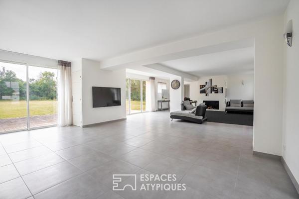 Maison familiale d’exception avec piscine chauffée et grandes dépendances à Carquefou Gravaudière