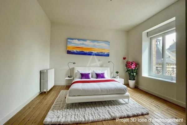 Maison de ville rénovée, surface de 152 m² sur un terrain de 193 m²-avec 5 chambres, cuisine A/E , grand salon expo sud avec cheminée,  quartier Bonabry - Fougères .