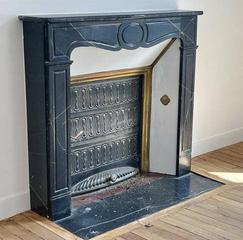 Maison de ville rénovée, surface de 152 m² sur un terrain de 193 m²-avec 5 chambres, cuisine A/E , grand salon expo sud avec cheminée,  quartier Bonabry - Fougères .