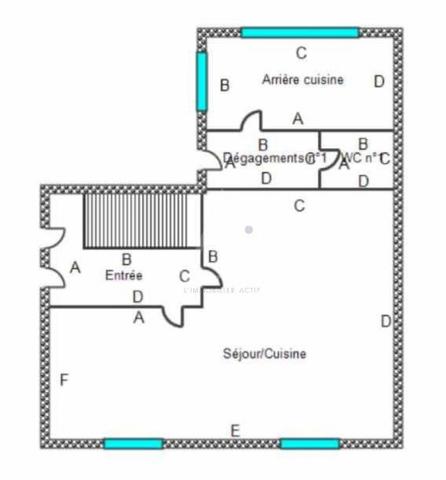 Maison de ville rénovée, surface de 152 m² sur un terrain de 193 m²-avec 5 chambres, cuisine A/E , grand salon expo sud avec cheminée,  quartier Bonabry - Fougères .