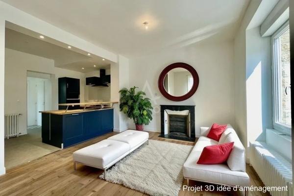 Maison de ville rénovée, surface de 152 m² sur un terrain de 193 m²-avec 5 chambres, cuisine A/E , grand salon expo sud avec cheminée,  quartier Bonabry - Fougères .