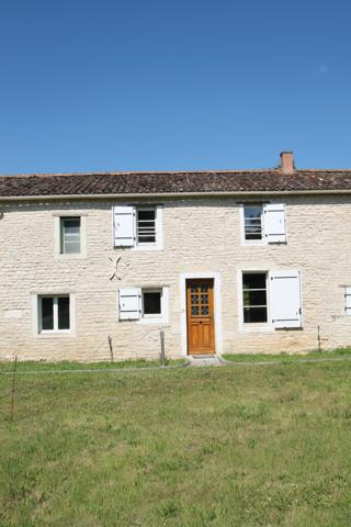 Aigre (16140) MAISON 50 M2 AVEC TERRASSE ET JARDIN