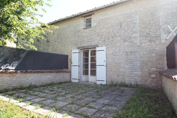 Aigre (16140) MAISON 50 M2 AVEC TERRASSE ET JARDIN