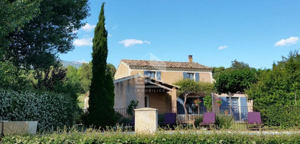 Maison à vendre à Bédoin avec piscine.124 m², terrain arboré de 1 345 m²