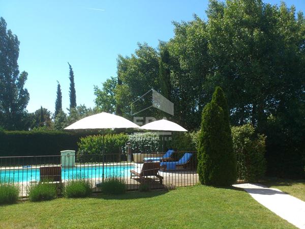 Maison à vendre à Bédoin avec piscine.124 m², terrain arboré de 1 345 m²
