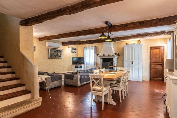 Maison à vendre à Bédoin avec piscine.124 m², terrain arboré de 1 345 m²