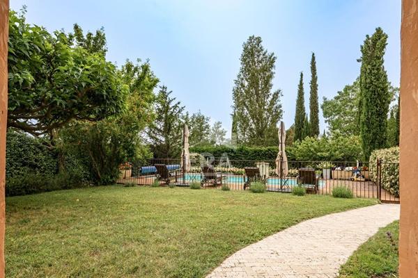 Maison à vendre à Bédoin avec piscine.124 m², terrain arboré de 1 345 m²