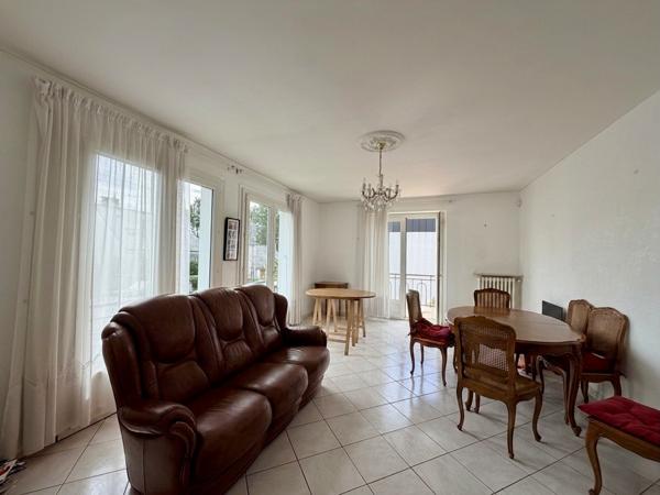 Maison traditionnelle avec jardin et sous-sol complet au cœur d'Auray