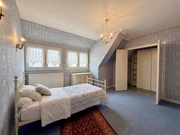 Maison traditionnelle avec jardin et sous-sol complet au cœur d'Auray