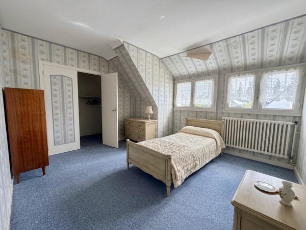 Maison traditionnelle avec jardin et sous-sol complet au cœur d'Auray