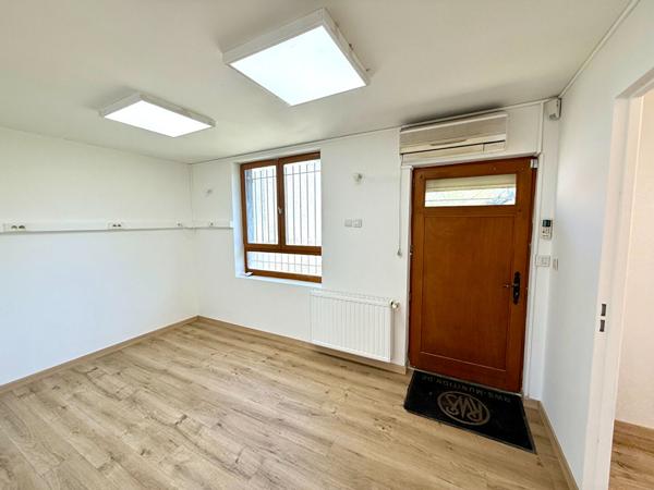 Grand Local Commercial + Appartement