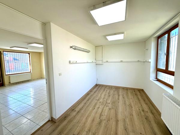 Grand Local Commercial + Appartement