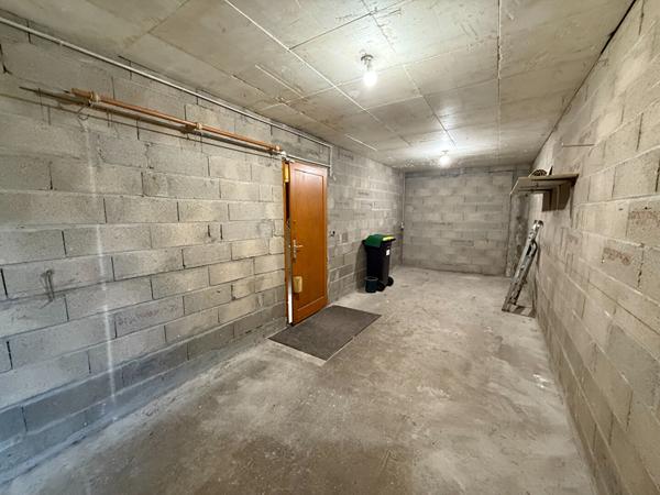 Grand Local Commercial + Appartement