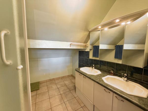 Grand Local Commercial + Appartement