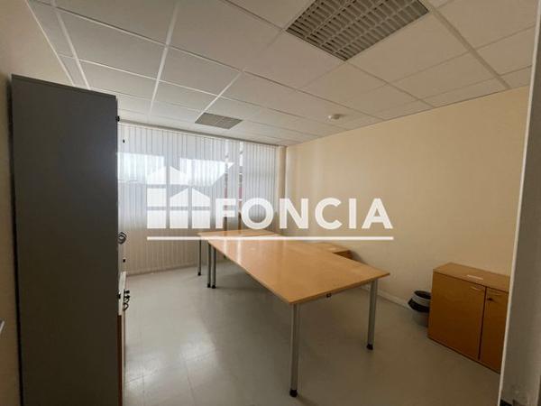 À vendre Local commercial 478 m² - Niort 79000