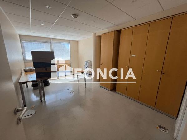 À vendre Local commercial 478 m² - Niort 79000