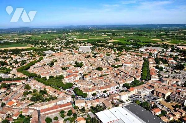 SAINT MARTIN DE CRAU, 
Proche centre et commerces, immeuble en parfait état comprenant 5 appar...