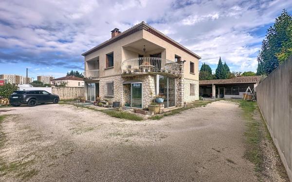 Maison à vendre    4 pièces • 140 m2 Avignon