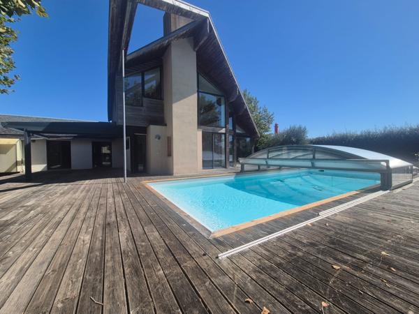 Maison 7 pièce(s) 4 chambre(s) 380 m²