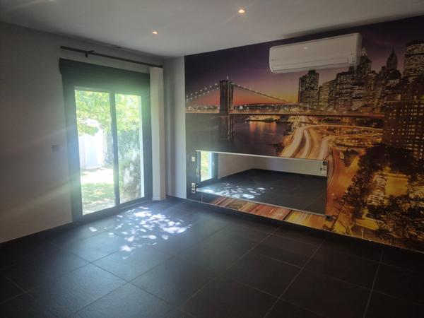 Maison 7 pièce(s) 4 chambre(s) 380 m²