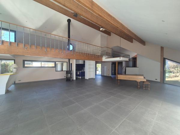 Maison 7 pièce(s) 4 chambre(s) 380 m²