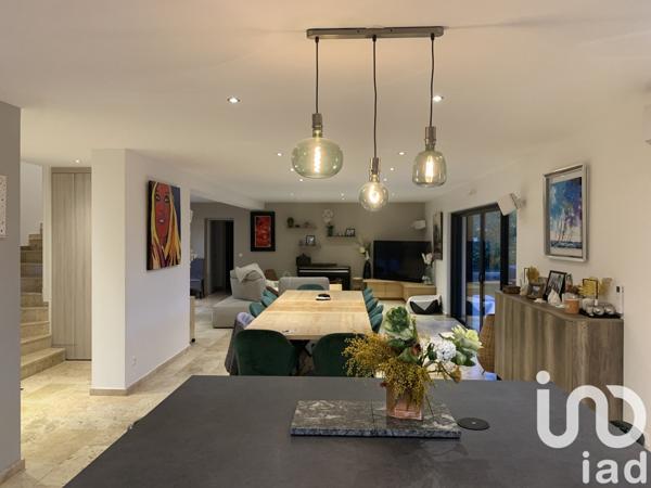 Maison d’architecte 6 pièces de 177 m² à Le Plan-de-la-Tour (83120)