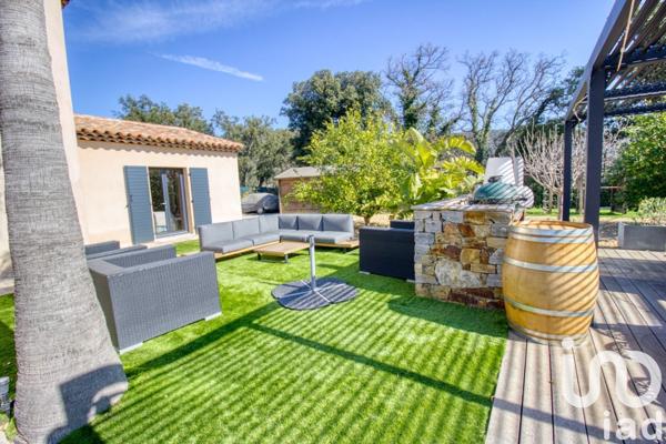 Maison d’architecte 6 pièces de 177 m² à Le Plan-de-la-Tour (83120)