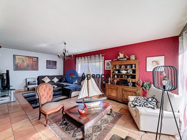 À vendre - Maison traditionnelle, 8 pièces située à Artannes-sur-Indre (37260)